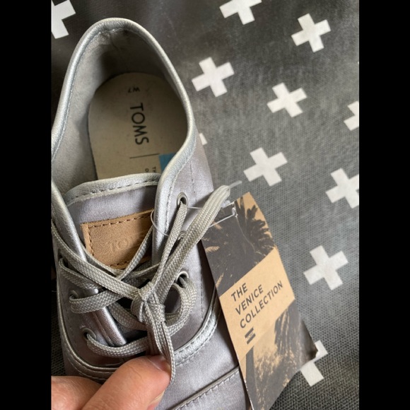 SOLD // Toms Oxford shoes - Picture 2 of 7